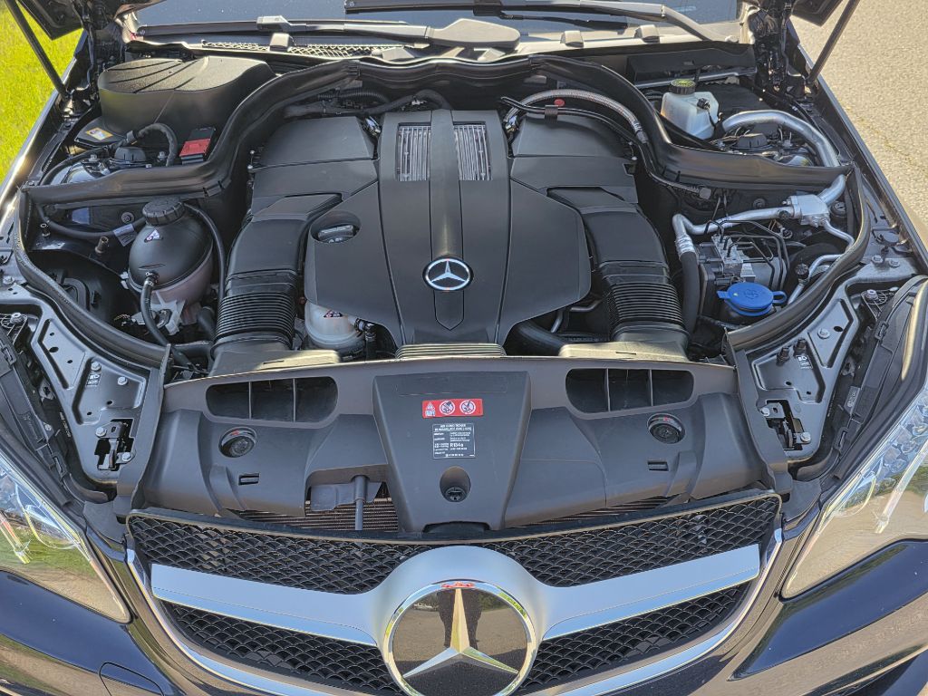 Photo 19 of this MERCEDES-BENZ E-CLASS