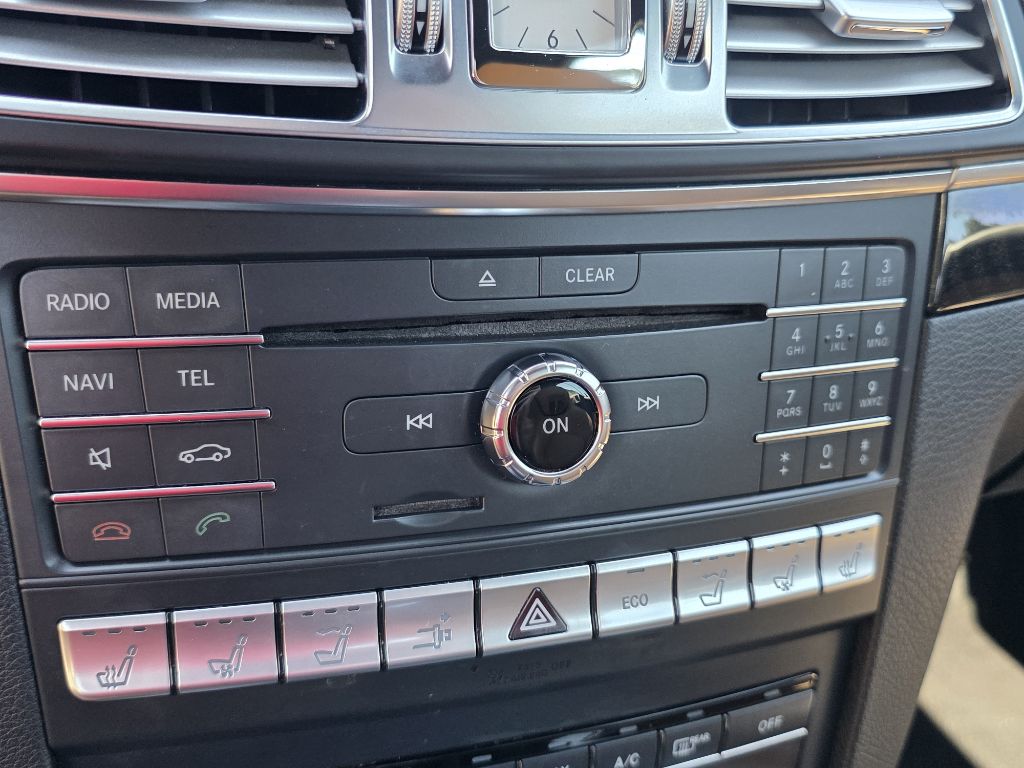 Photo 25 of this MERCEDES-BENZ E-CLASS