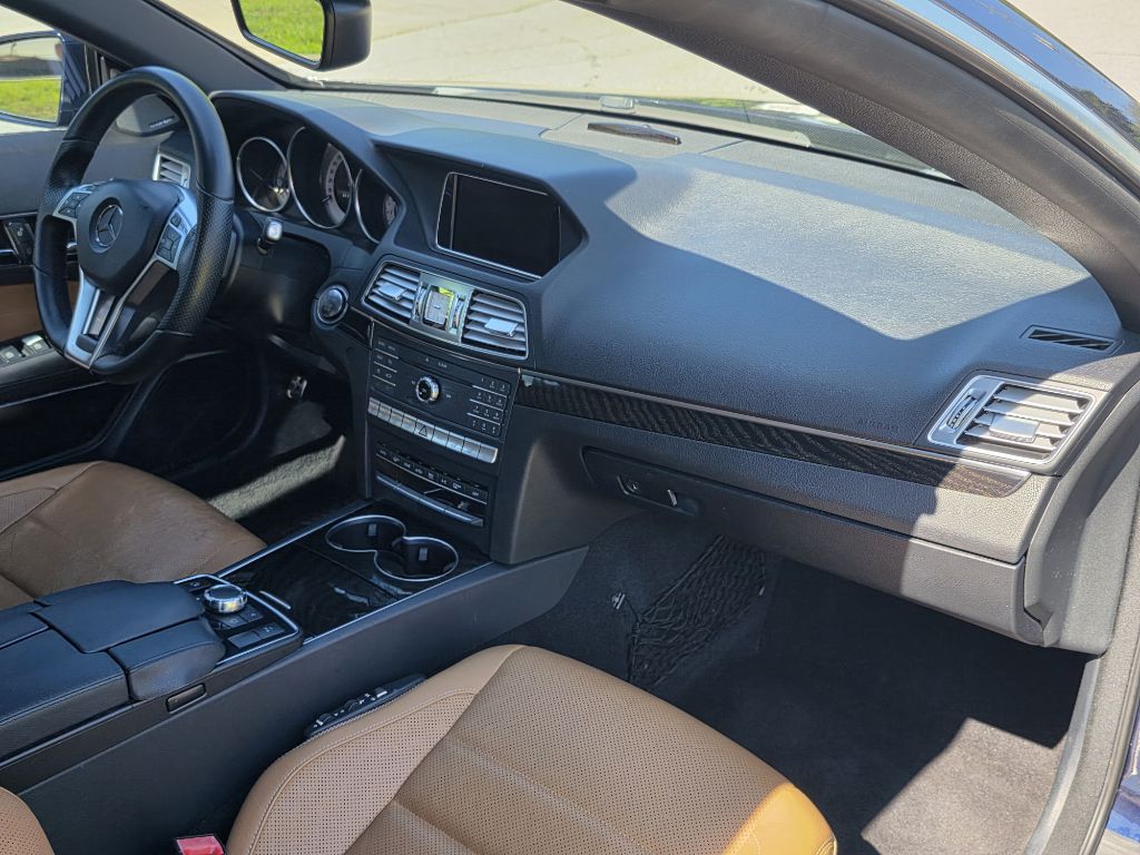 Photo 18 of this MERCEDES-BENZ E-CLASS