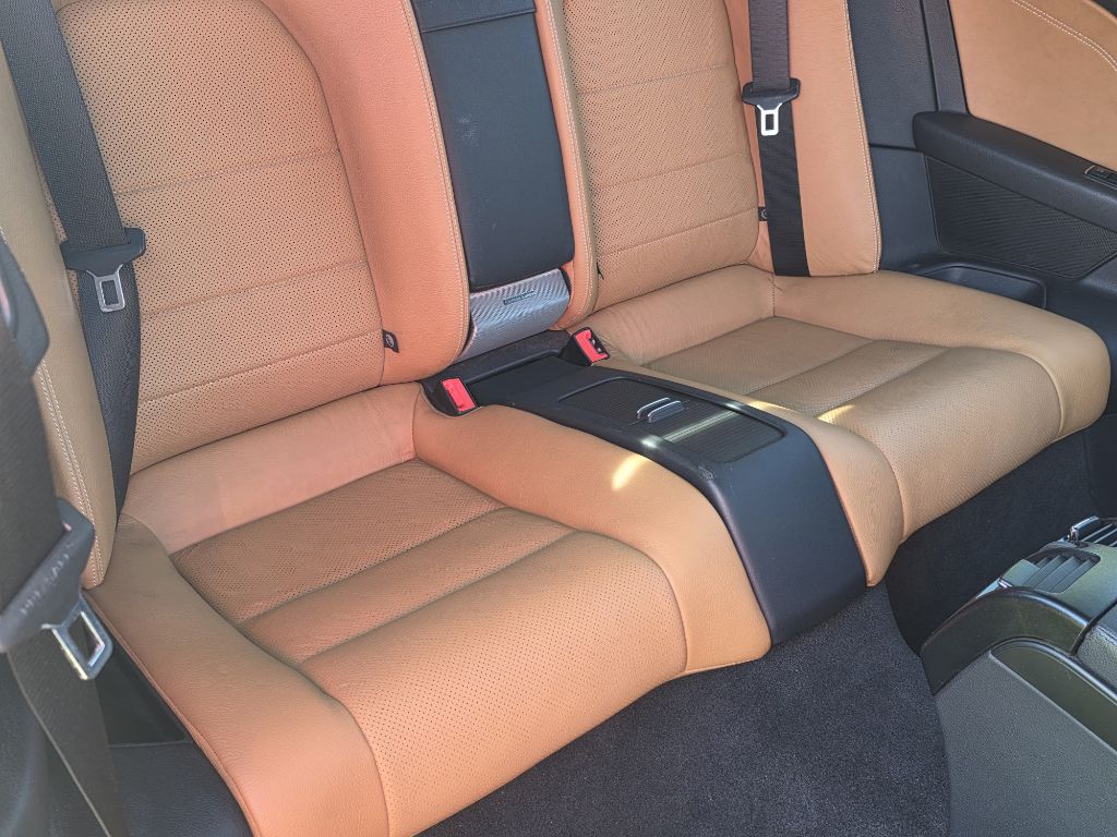 Photo 16 of this MERCEDES-BENZ E-CLASS