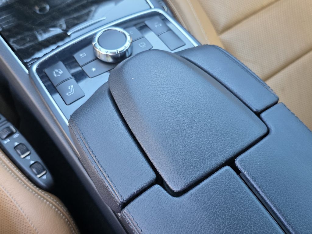 Photo 28 of this MERCEDES-BENZ E-CLASS