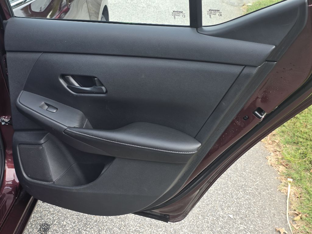 Photo 18 of this NISSAN SENTRA