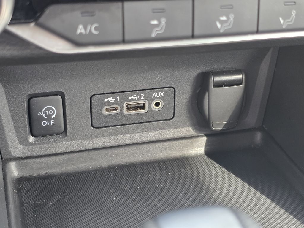 Photo 27 of this NISSAN SENTRA