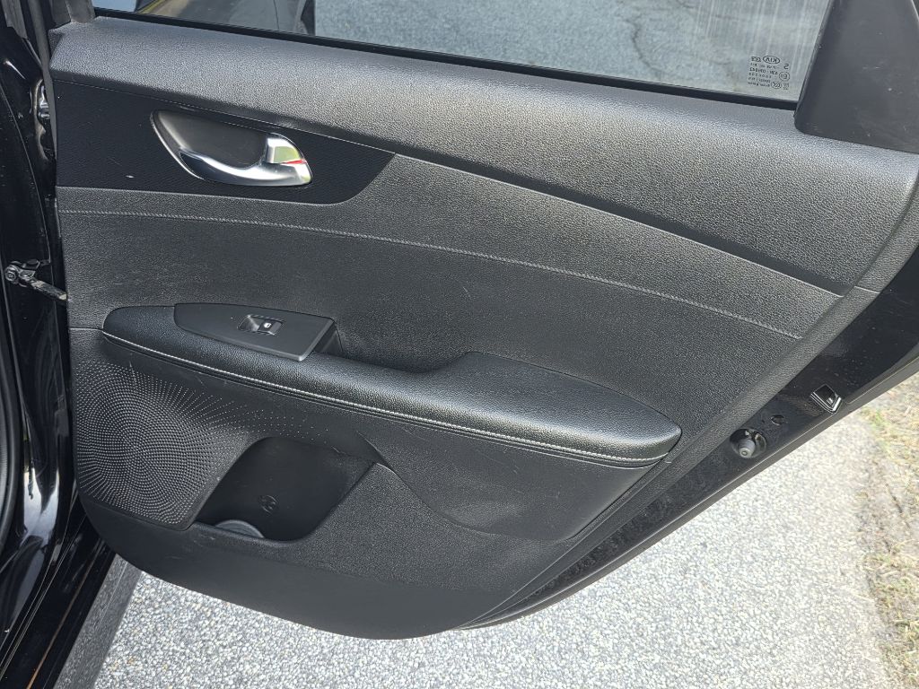 Photo 16 of this KIA FORTE