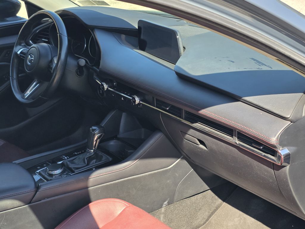 Photo 22 of this MAZDA 3