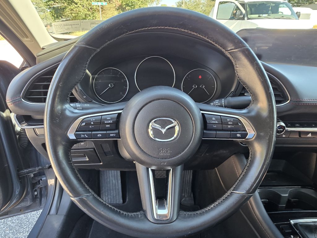 Photo 25 of this MAZDA 3
