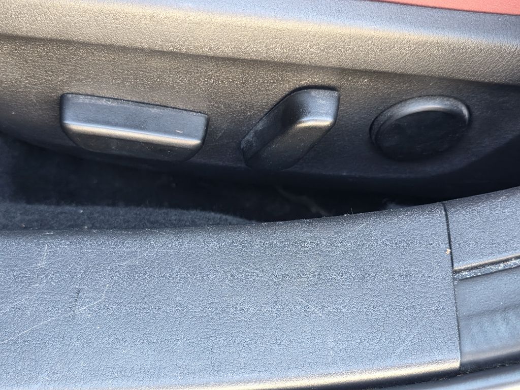 Photo 10 of this MAZDA 3