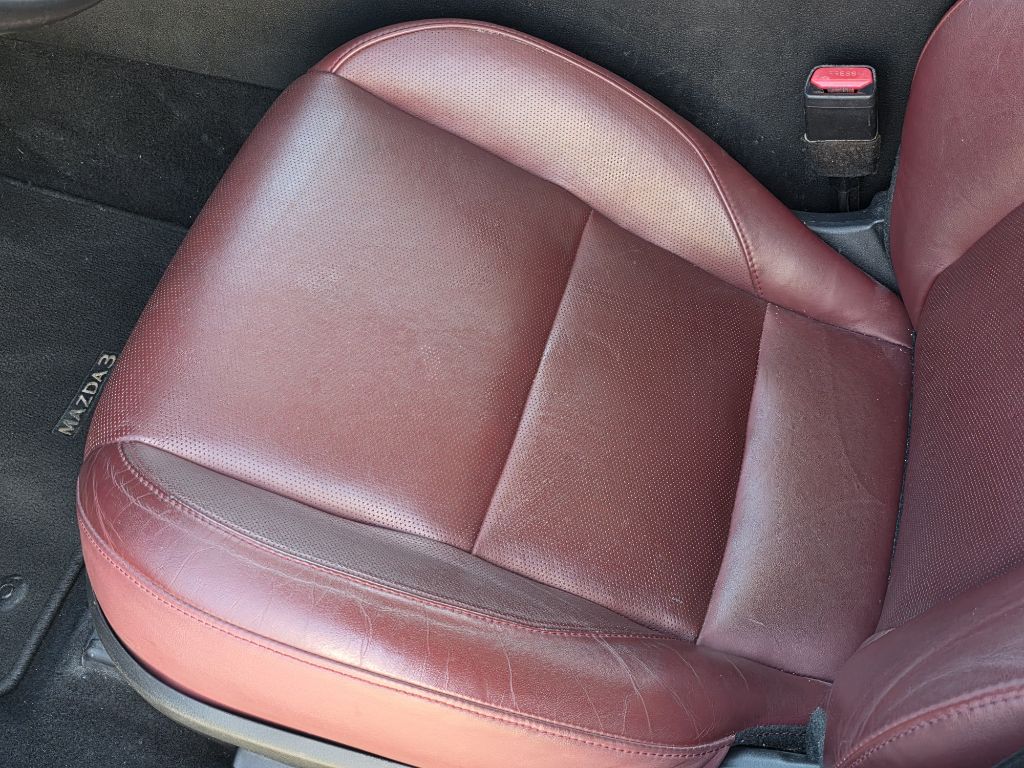 Photo 12 of this MAZDA 3