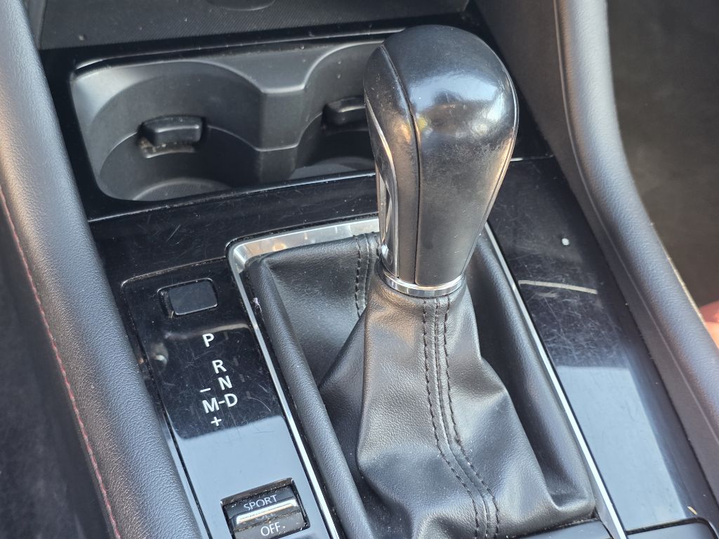 Photo 31 of this MAZDA 3