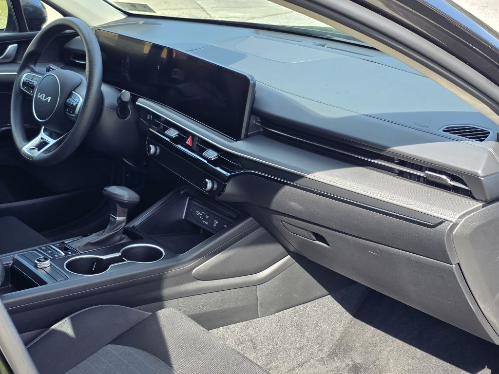 Photo 21 of this KIA K5