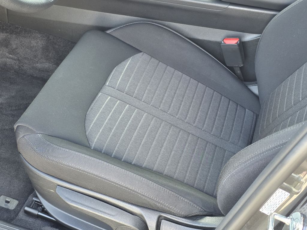 Photo 11 of this KIA K5