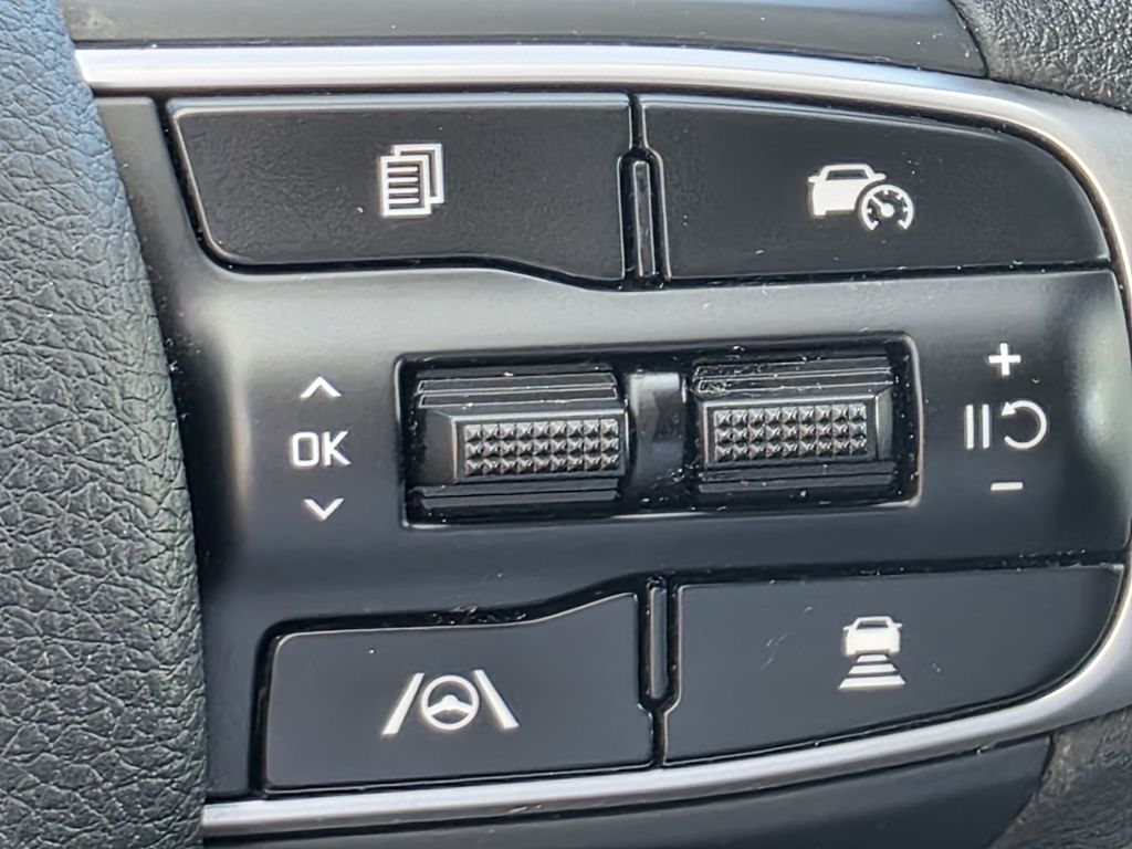 Photo 25 of this KIA K5