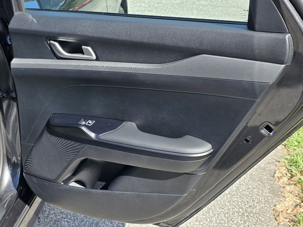 Photo 16 of this KIA K5