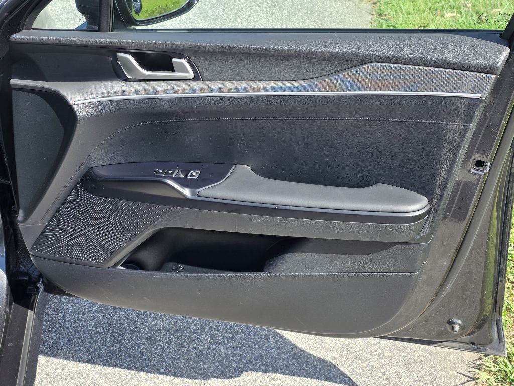 Photo 19 of this KIA K5
