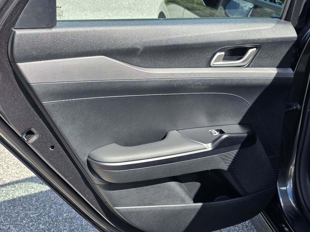 Photo 13 of this KIA K5