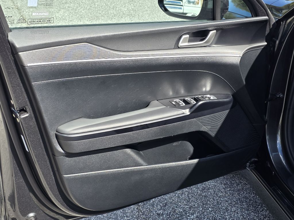 Photo 9 of this KIA K5