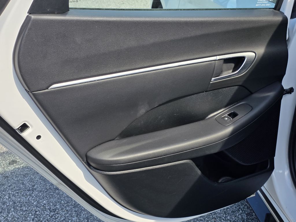 Photo 14 of this HYUNDAI SONATA