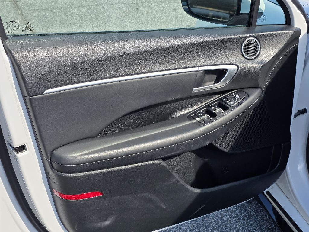 Photo 9 of this HYUNDAI SONATA