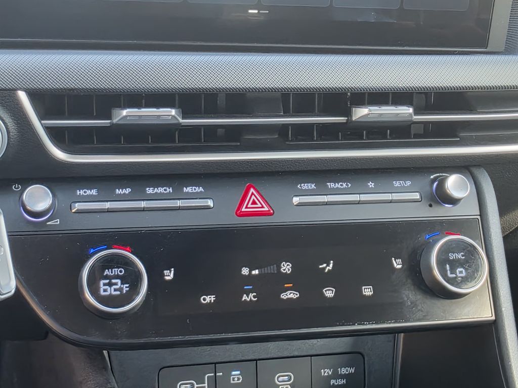 Photo 28 of this HYUNDAI SONATA