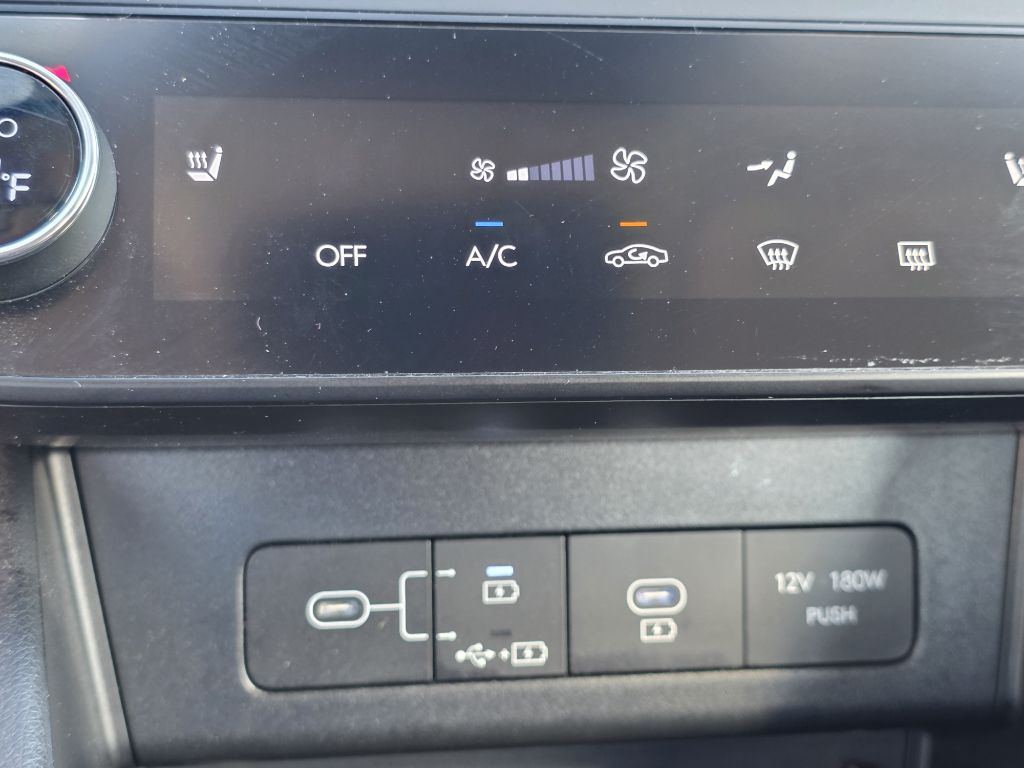 Photo 29 of this HYUNDAI SONATA