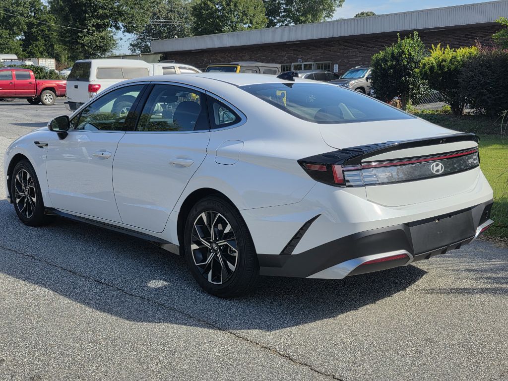 Photo 3 of this HYUNDAI SONATA