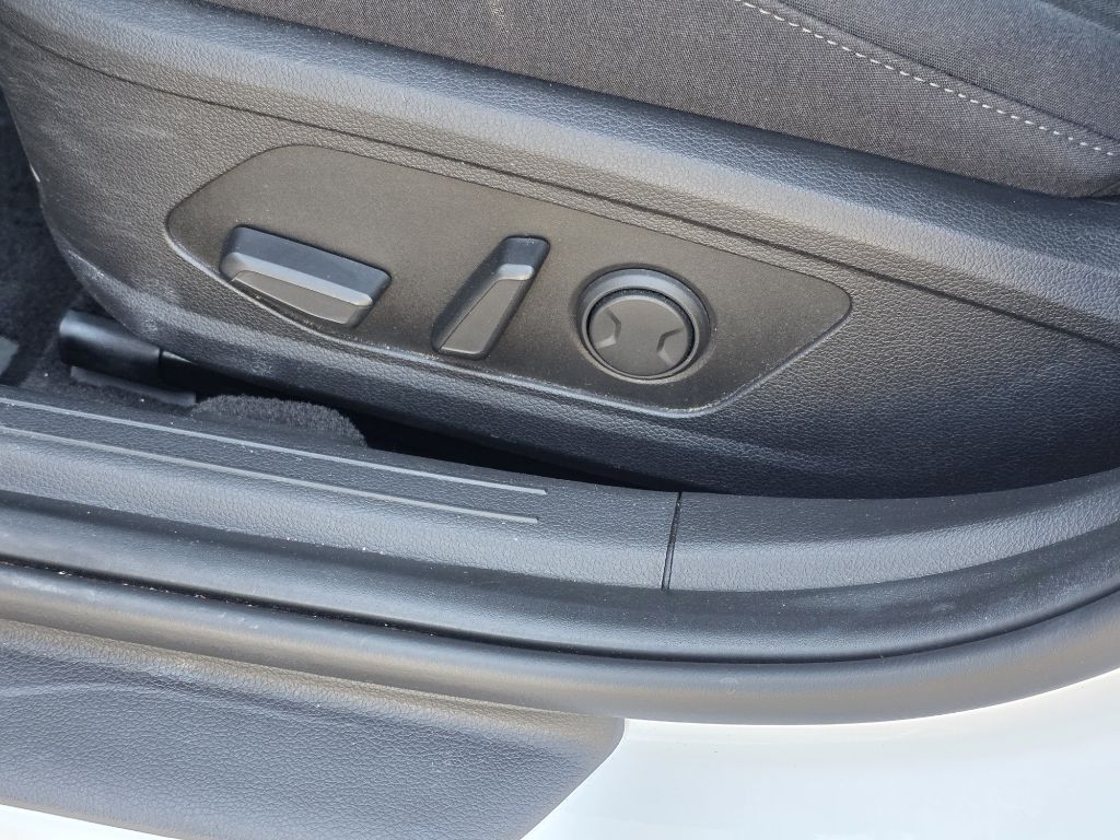 Photo 11 of this HYUNDAI SONATA