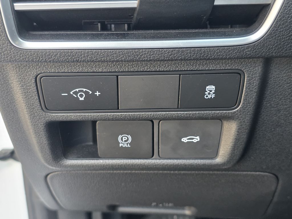 Photo 23 of this HYUNDAI SONATA