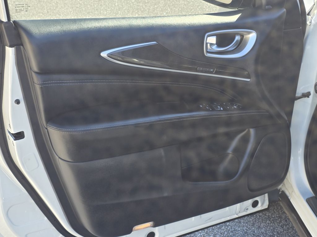 Photo 9 of this INFINITI QX60