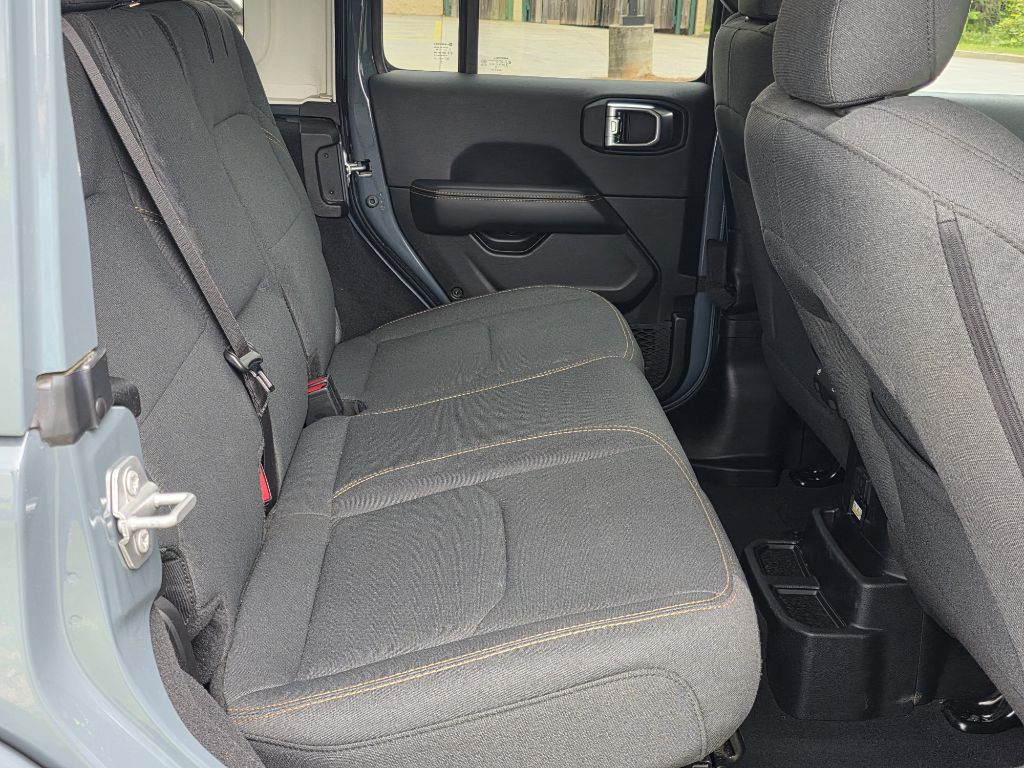 Photo 17 of this JEEP WRANGLER