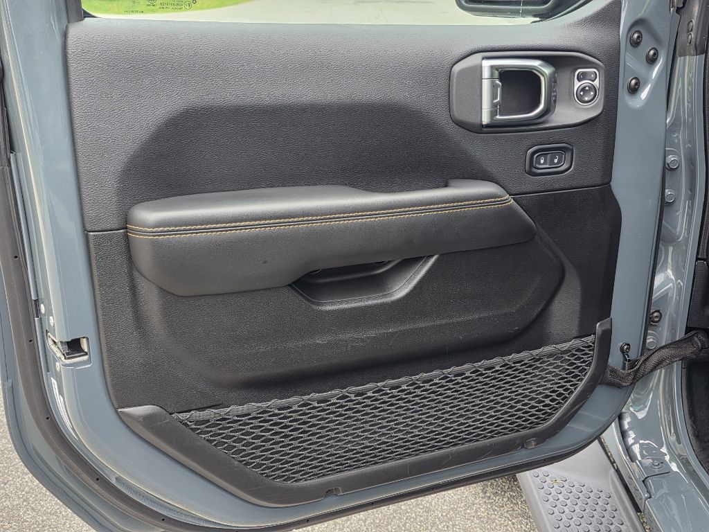 Photo 9 of this JEEP WRANGLER