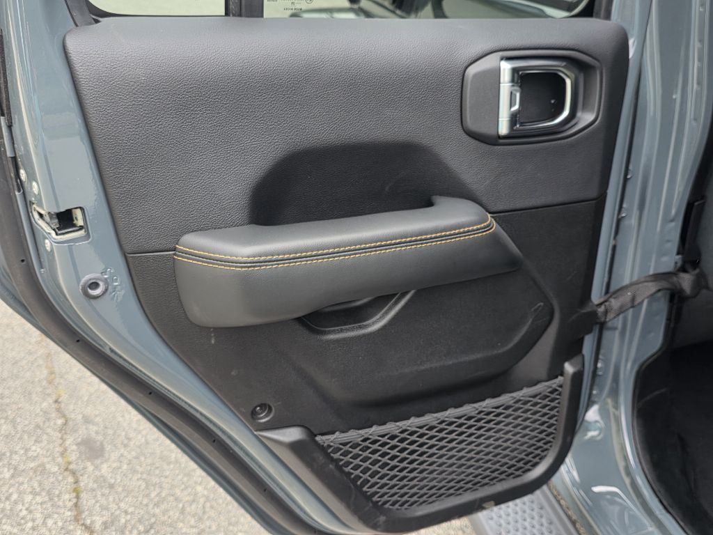 Photo 13 of this JEEP WRANGLER