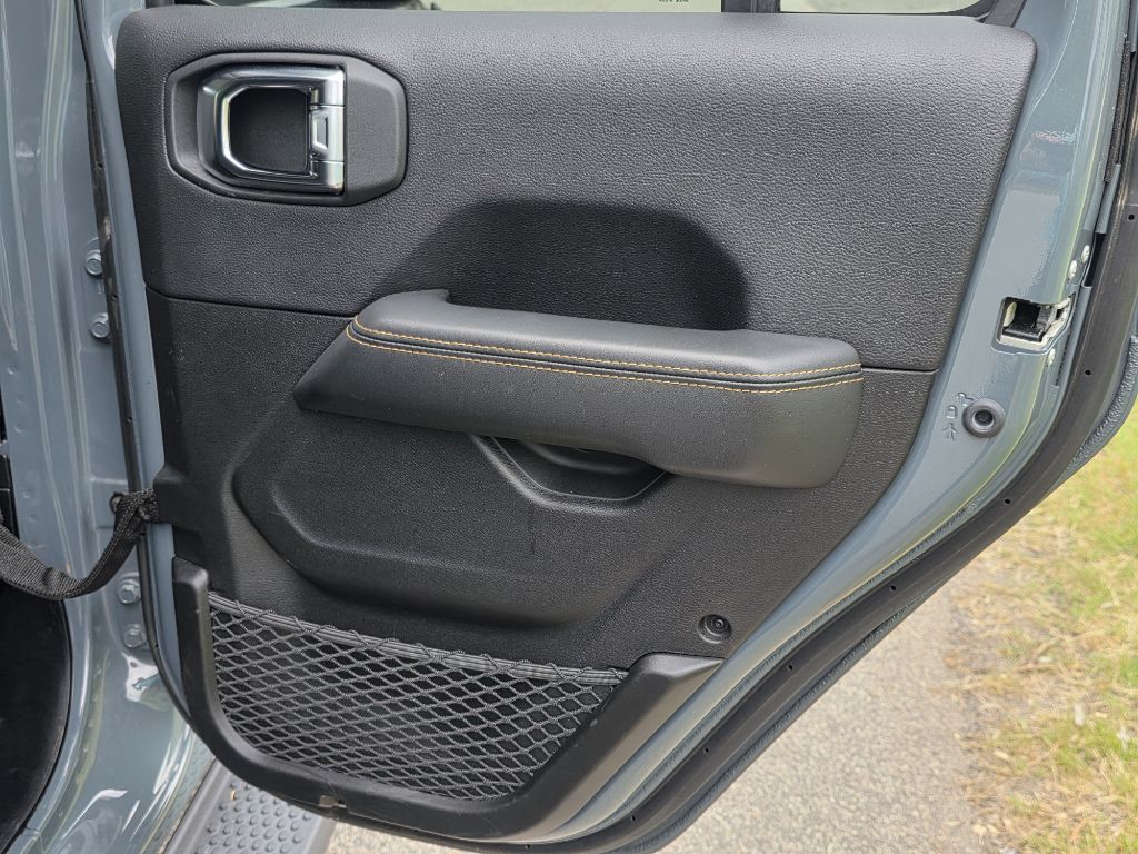 Photo 16 of this JEEP WRANGLER