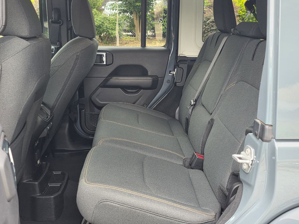 Photo 14 of this JEEP WRANGLER