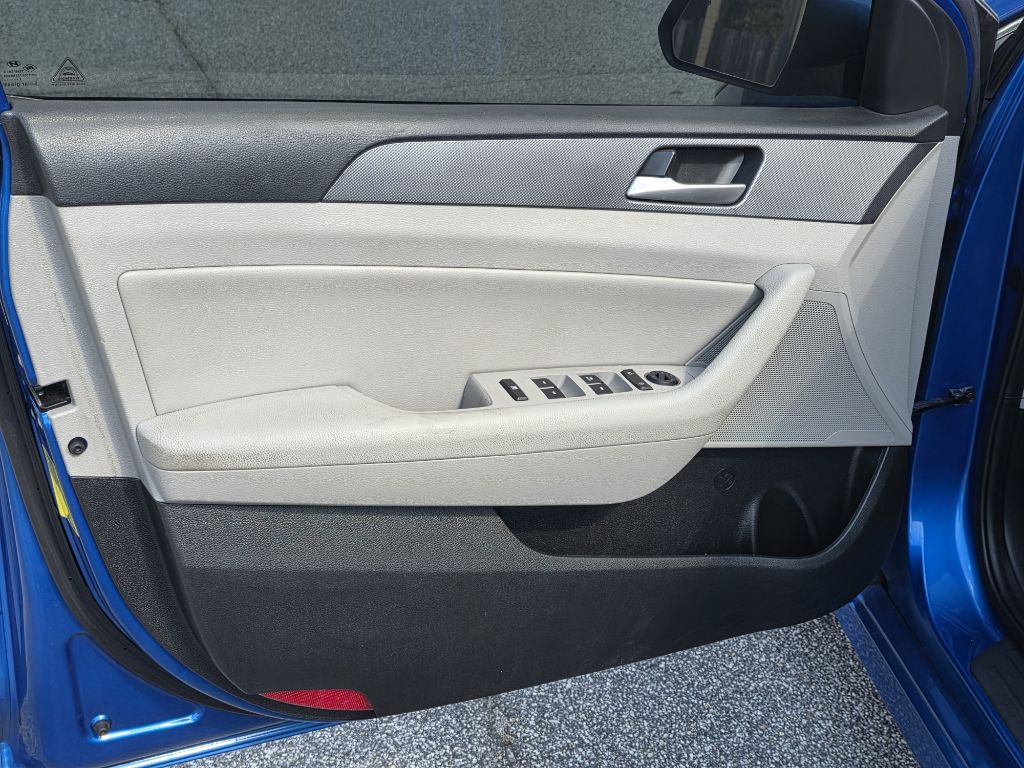 Photo 9 of this HYUNDAI SONATA