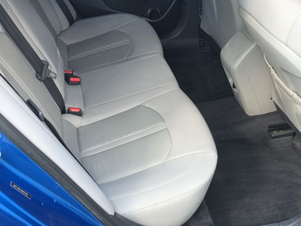Photo 18 of this HYUNDAI SONATA