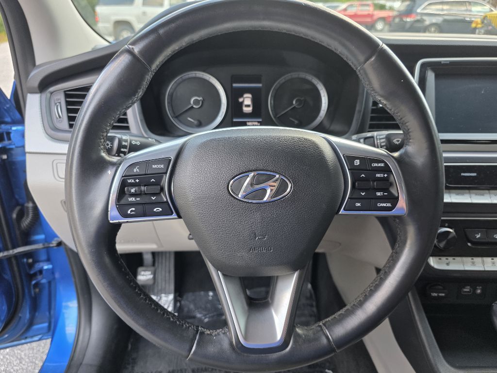 Photo 24 of this HYUNDAI SONATA