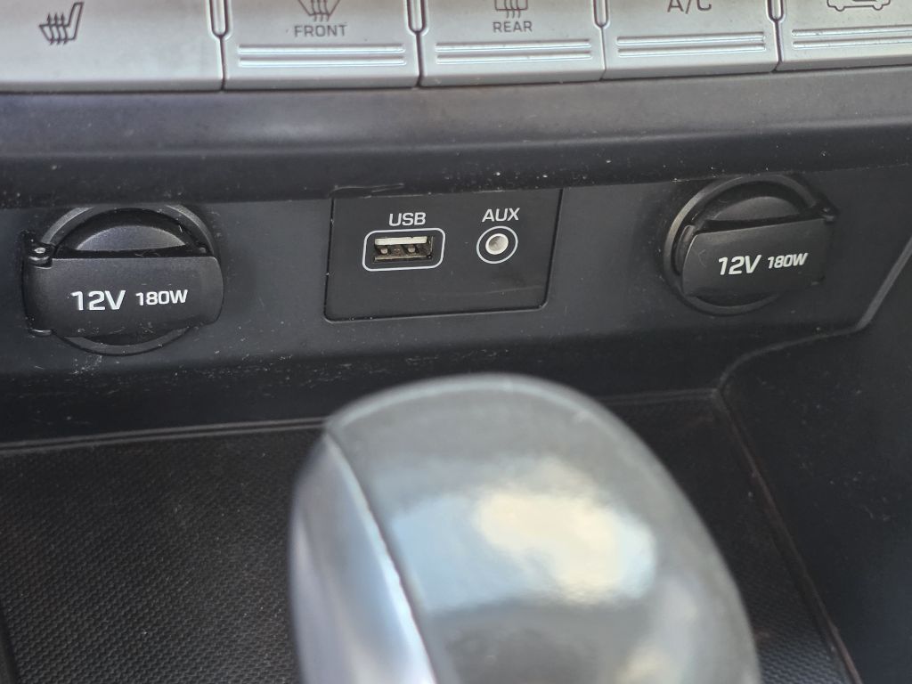 Photo 29 of this HYUNDAI SONATA