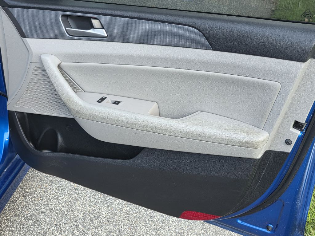 Photo 19 of this HYUNDAI SONATA