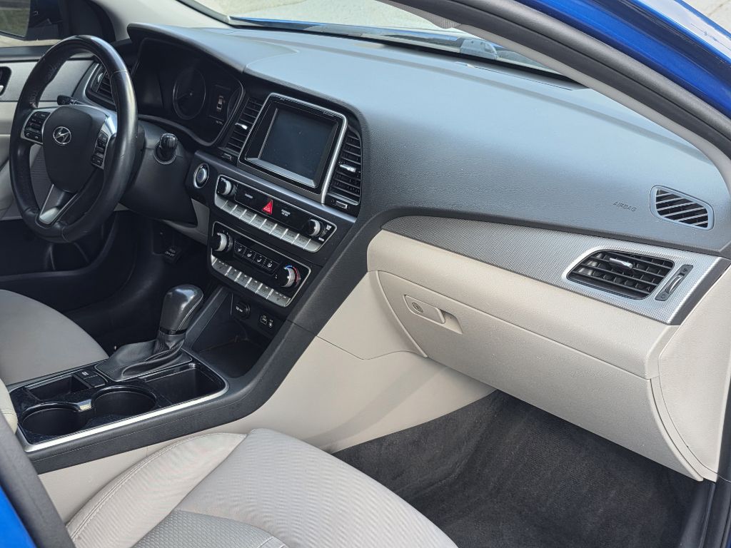 Photo 21 of this HYUNDAI SONATA