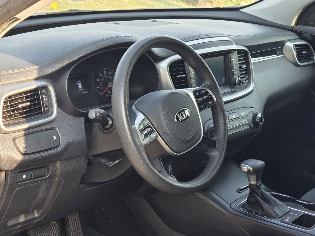 Photo 12 of this KIA SORENTO