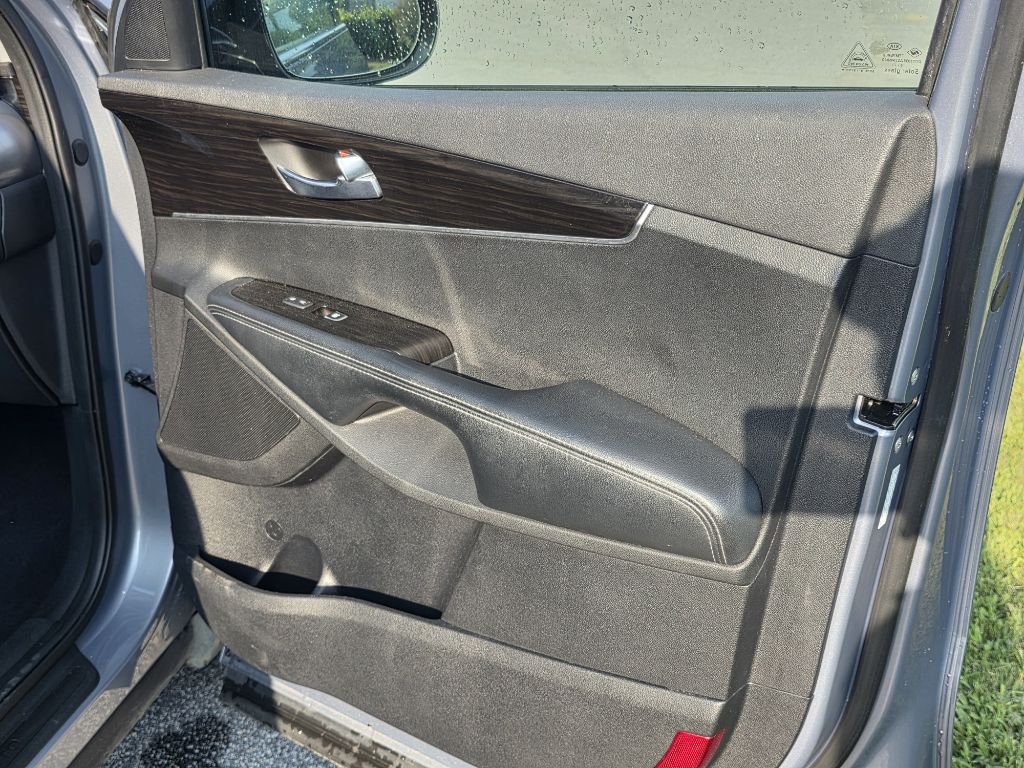 Photo 21 of this KIA SORENTO