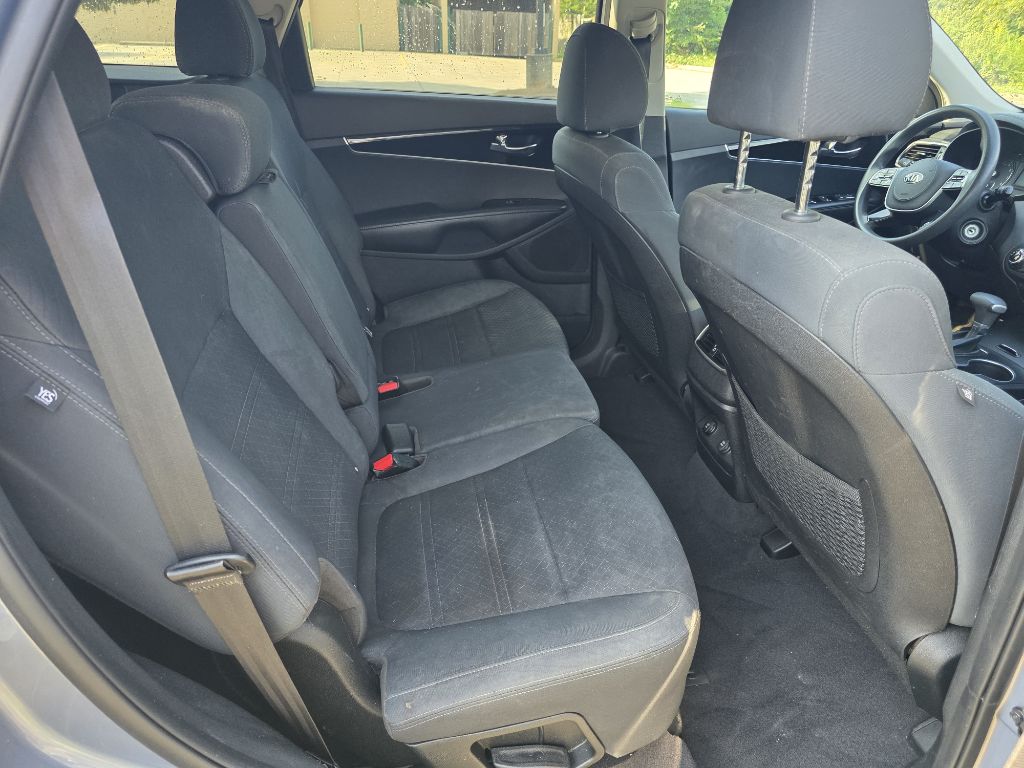 Photo 18 of this KIA SORENTO