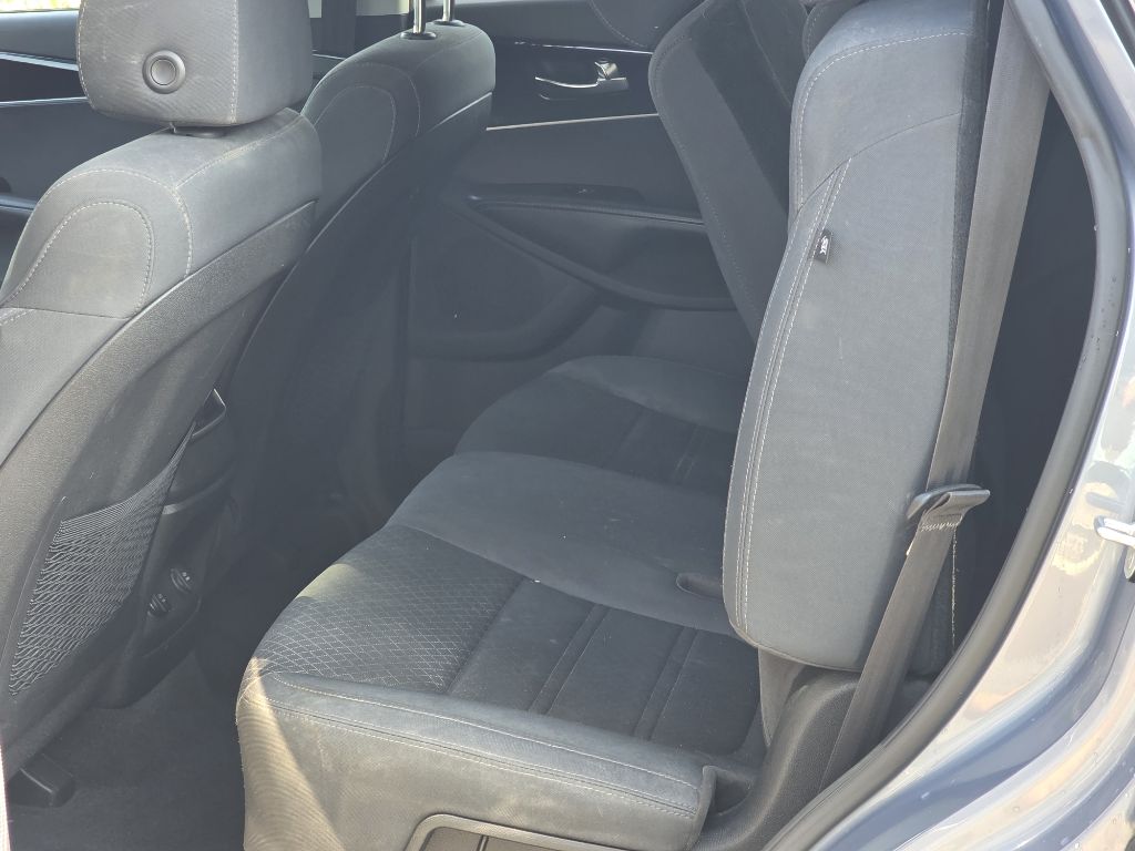 Photo 14 of this KIA SORENTO