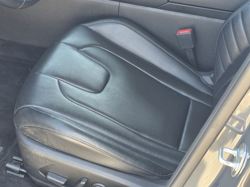 Photo 12 of this HYUNDAI ELANTRA