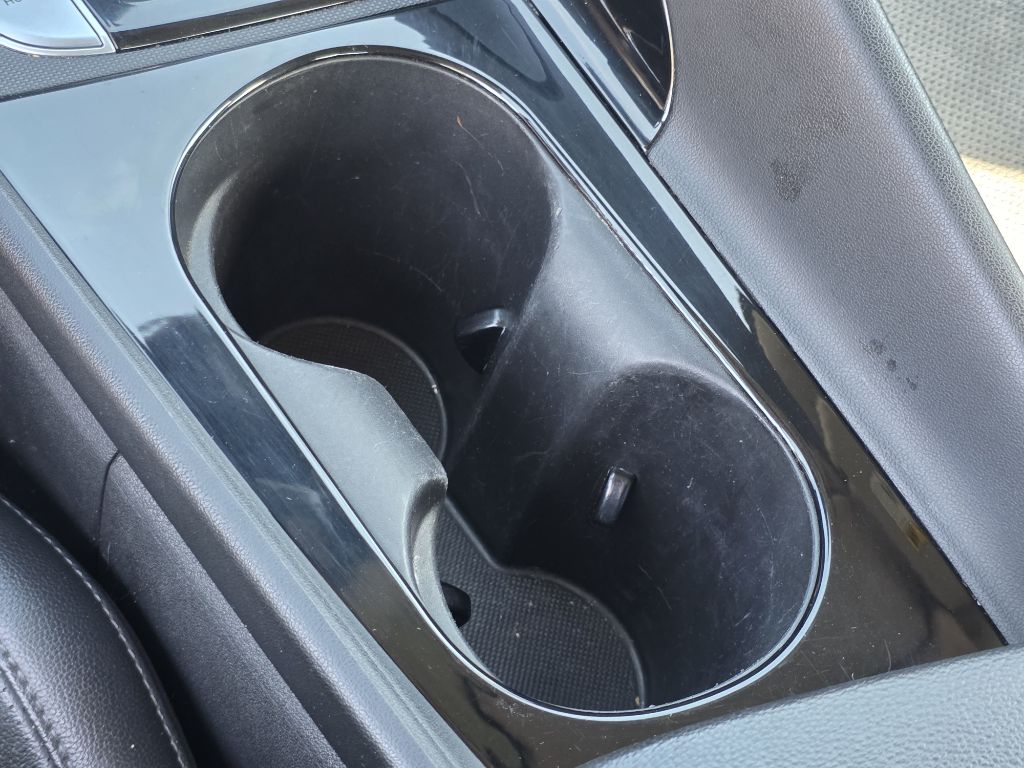 Photo 32 of this HYUNDAI ELANTRA
