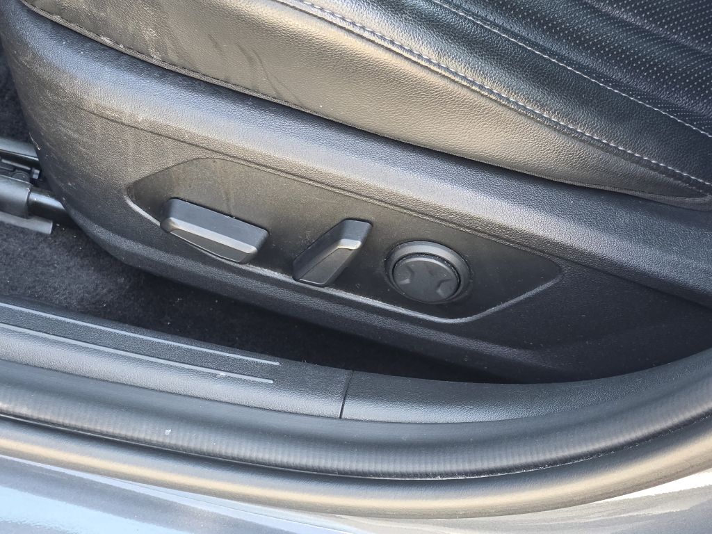 Photo 11 of this HYUNDAI ELANTRA