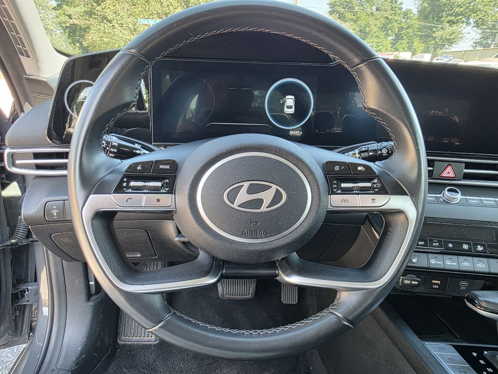 Photo 25 of this HYUNDAI ELANTRA