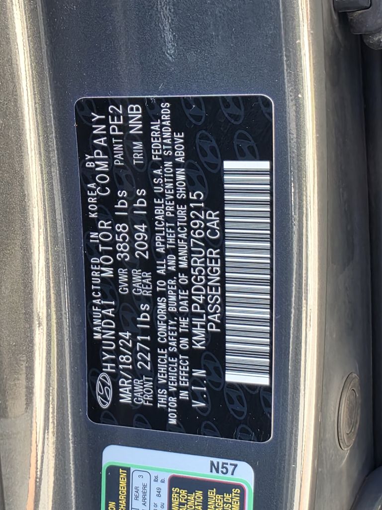 Photo 10 of this HYUNDAI ELANTRA