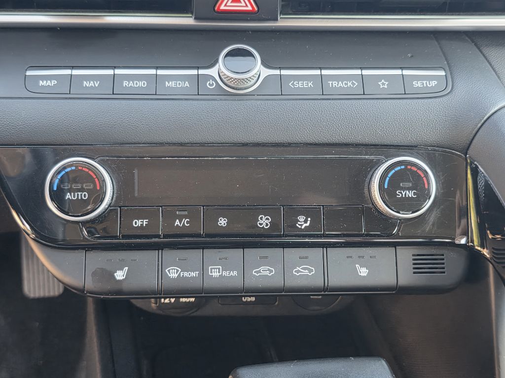 Photo 29 of this HYUNDAI ELANTRA