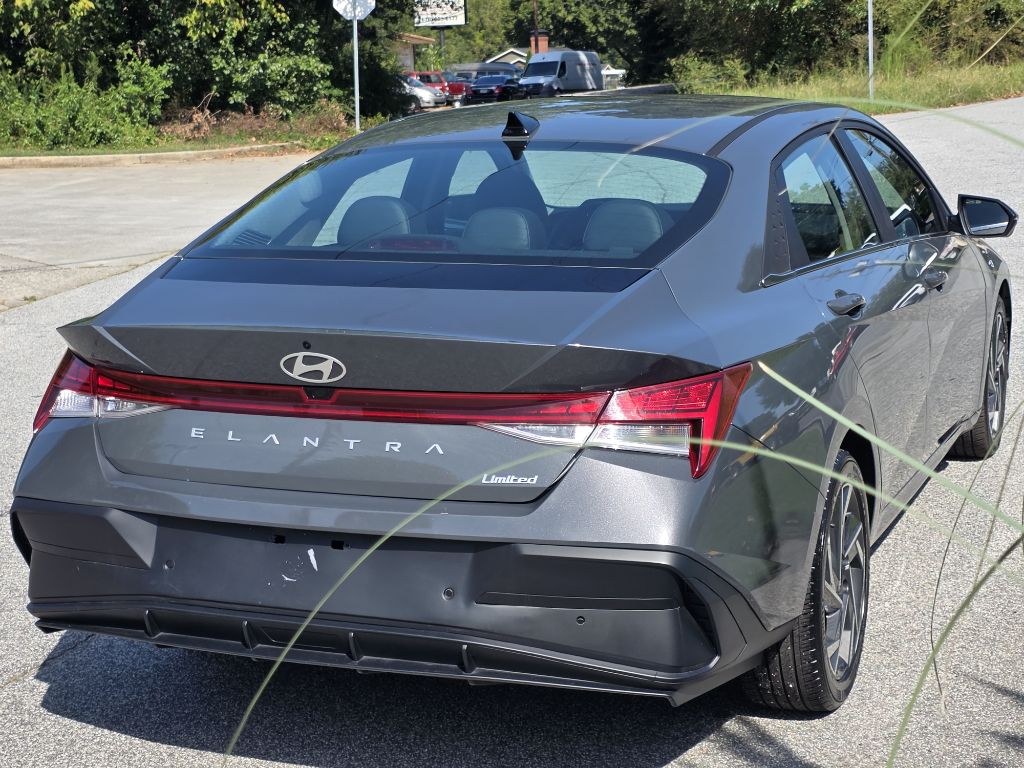 Photo 5 of this HYUNDAI ELANTRA